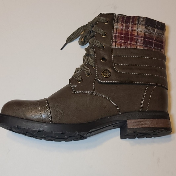 Flannel Cuff Boots - Picture 6 of 11
